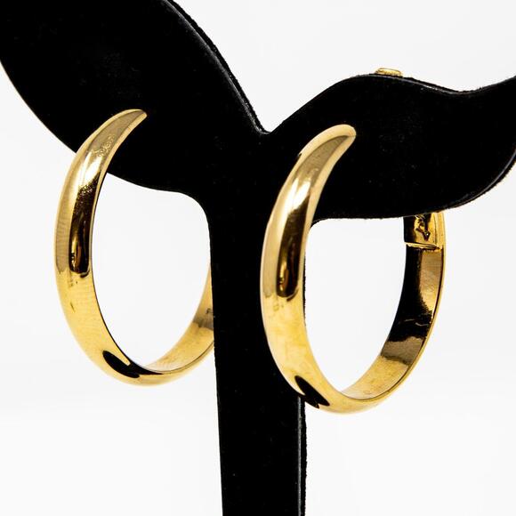 Vintage Signed Monet Classic Hoop Dangle Clip On Earrings Gold Tone 1.25" Wide - Picture 2 of 7